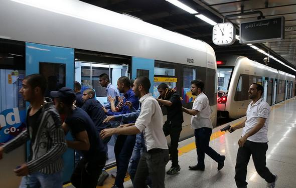 تصاویر : مانور رهایی گروگان در مترو مشهد