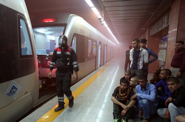 تصاویر : مانور رهایی گروگان در مترو مشهد