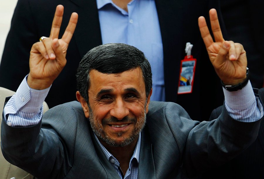 مجله «گود»: تنقلات و تخمه های خود را آماده کنید؛ احمدی نژاد بازهم می خواهد کاندیدا ش