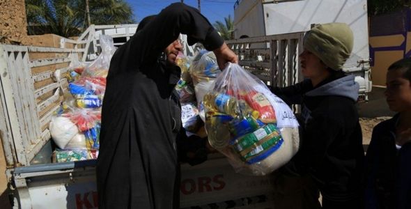 تصاویر : کمک داعش به مردم فقیر