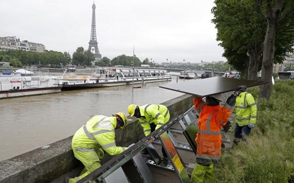 تصاویر : پاریس غرق در آب