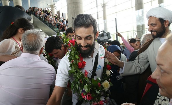 تصاویر : بازگشت تیم والیبال به تهران