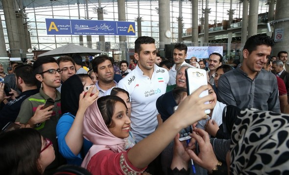 تصاویر : بازگشت تیم والیبال به تهران