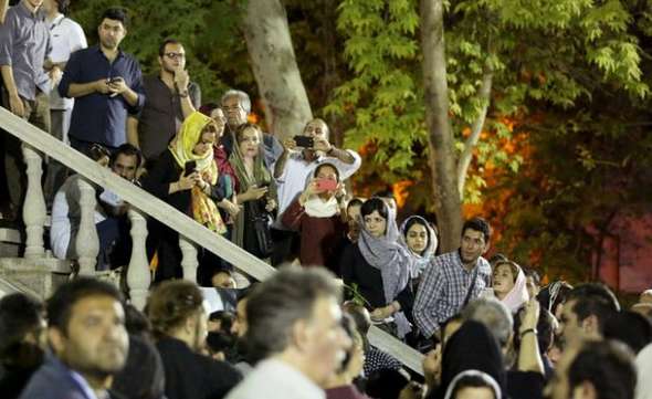 تصاویر : امضای دفتر یادبود برای 