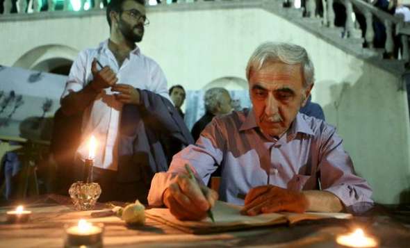 تصاویر : امضای دفتر یادبود برای 