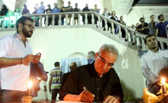 تصاویر : امضای دفتر یادبود برای 