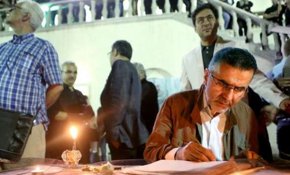 تصاویر : امضای دفتر یادبود برای 