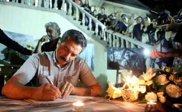 تصاویر : امضای دفتر یادبود برای 