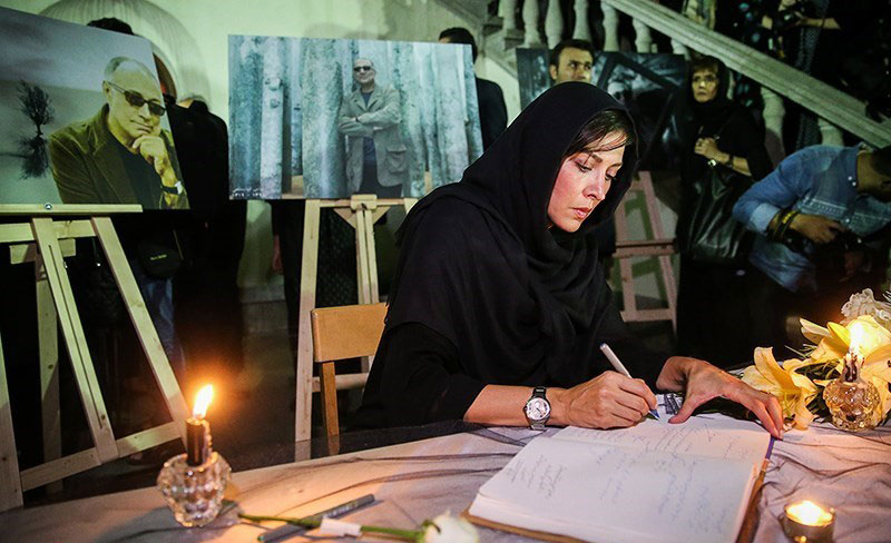 تصاویر : امضای دفتر یادبود برای 