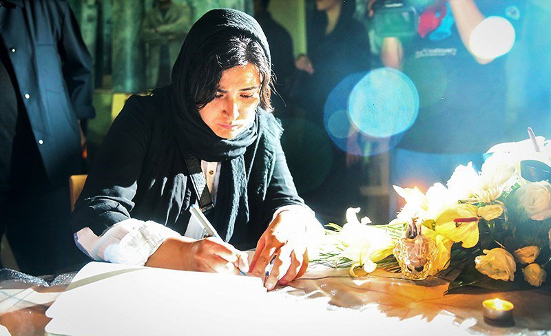 تصاویر : امضای دفتر یادبود برای 