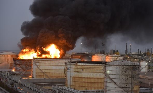 تصاویر : آتش سوزی در پتروشیمی ماهشهر