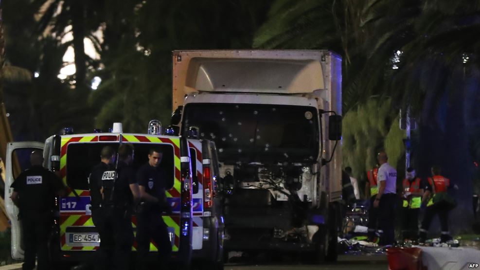 حمله تروریستی با کامیون در جنوب فرانسه / 80 نفر کشته شدند
