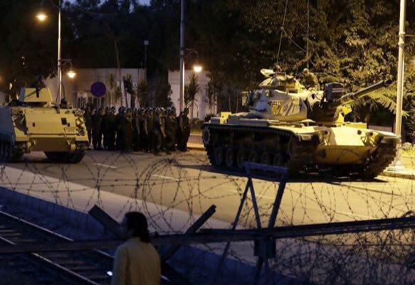 فوری///نخست وزیر ترکیه: ارتش کودتا کرد / حضور تانک در سطح پایتخت / برخی منابع: پای فتح الله گولن در میان است