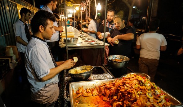 تصاویر : شبهای رمضان در کوچه گشنه‌ها