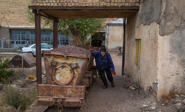 تصاویر : کارگران معدن فیروزه