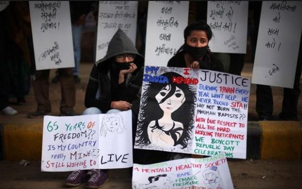 تصاویر : تجاوز گروهی به دختر هندی