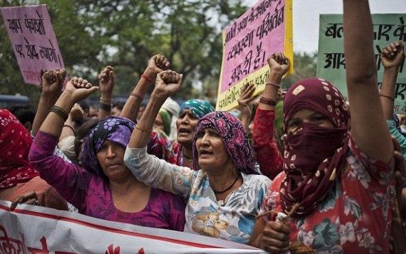تصاویر : تجاوز گروهی به دختر هندی