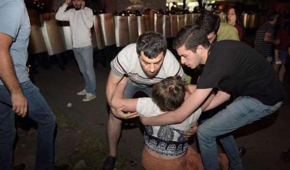 تصاویر : التهاب در پایتخت ارمنستان