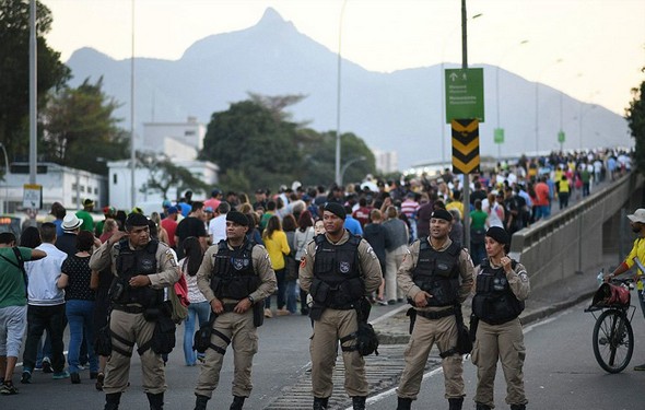 تصاویر : اعتراض برزیلی‌ها‎ به برگزاری المپیک