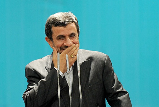 آنچه در نامه احمدی نژاد به اوباما دیده نشد / او همچنان دلباخته ی رابطه با آمریکاست