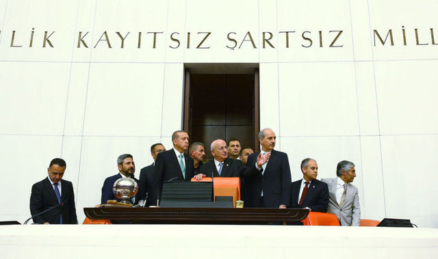 اولین حضور اردوغان در پارلمان ترکیه پس از کودتا/ 
