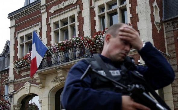 تصاویر : گروگانگیری داعش در فرانسه