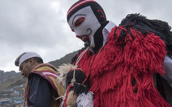 تصاویر : جشنواره عجیب شلاق زدن در پرو‎