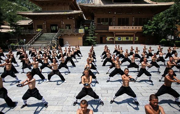 تصاویر : تمرینات سخت راهبان معبد شائولین
