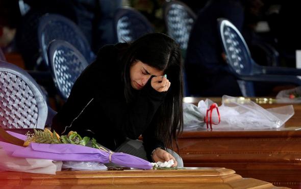 تصاویر : سوگواری خانواده قربانیان زلزله ایتالیا