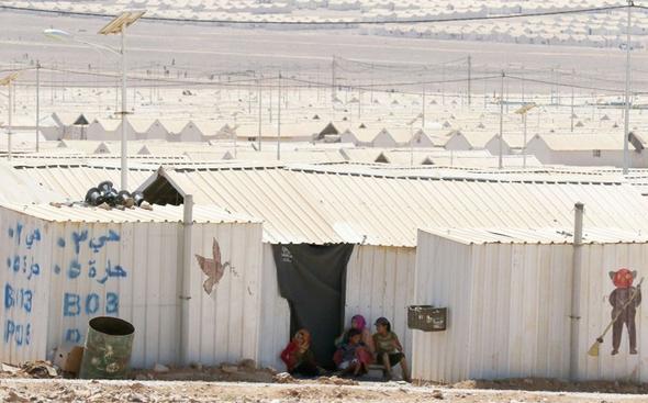 تصاویر : آنجلینا جولی در اردوگاه آوارگان سوری