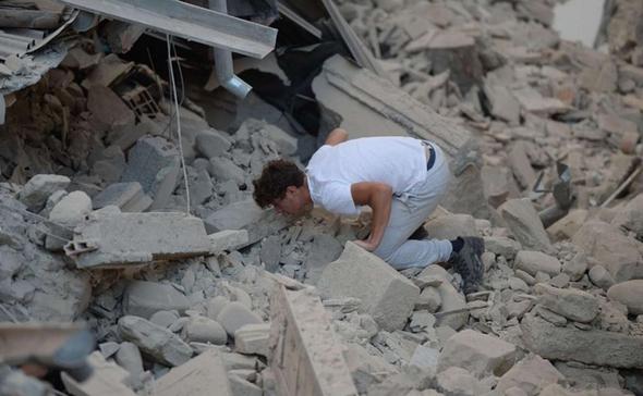 تصاویر : زمین لرزه 6.2 ریشتری در ایتالیا