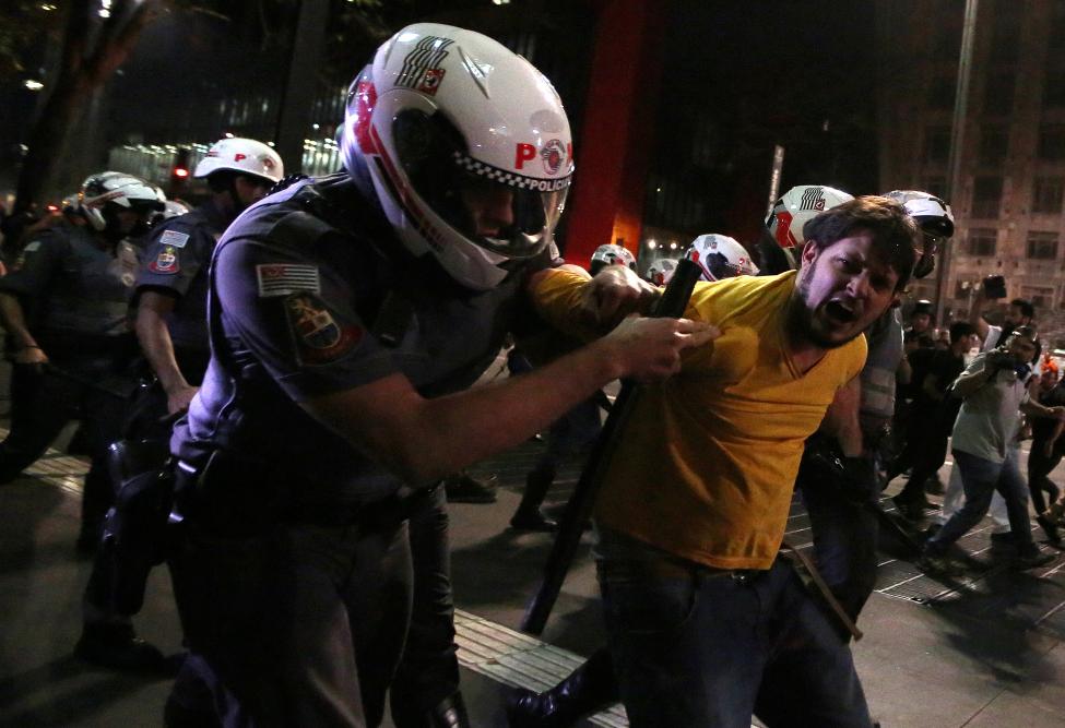 تصاویر : جلسه استیضاح دیلما روسف و شورش هوادارانش