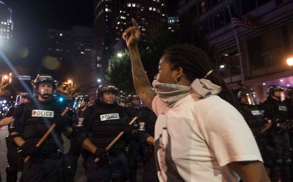 تصاویر : آشوب در شارلوت آمریکا تصاویر : آشوب در شارلوت آمریکا