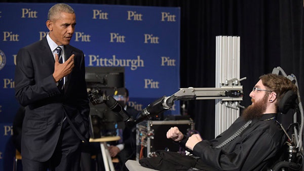 اوباما بازگشت حس لامسه به یک معلول را آزمایش کرد + تصویر