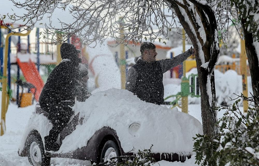 تصاویر : بارش نخستین برف پاییزی در اردبیل