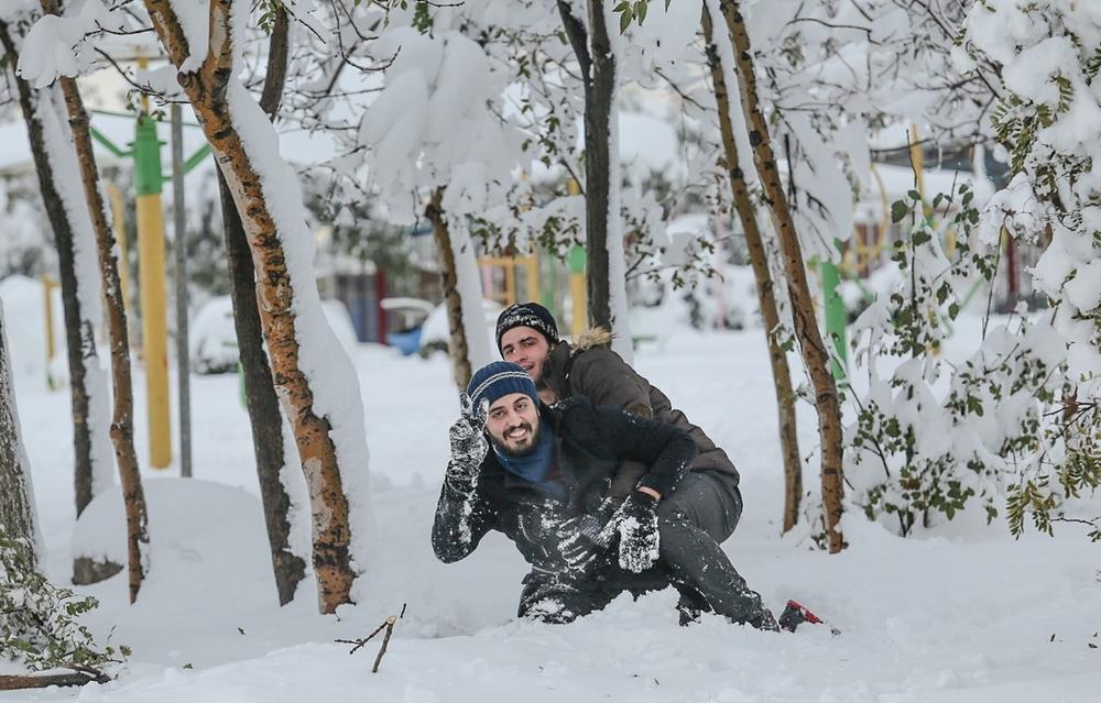 تصاویر : بارش نخستین برف پاییزی در اردبیل