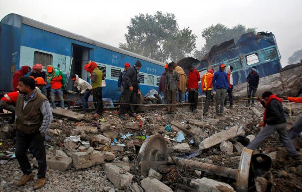 تصاویر : خروج قطار از ریل در هند