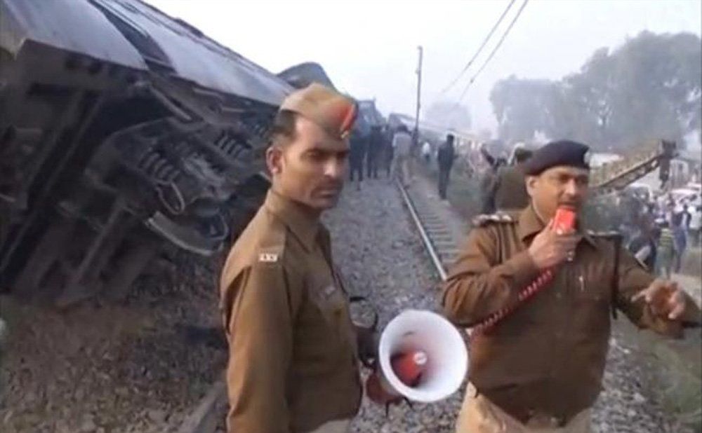 تصاویر : خروج قطار از ریل در هند