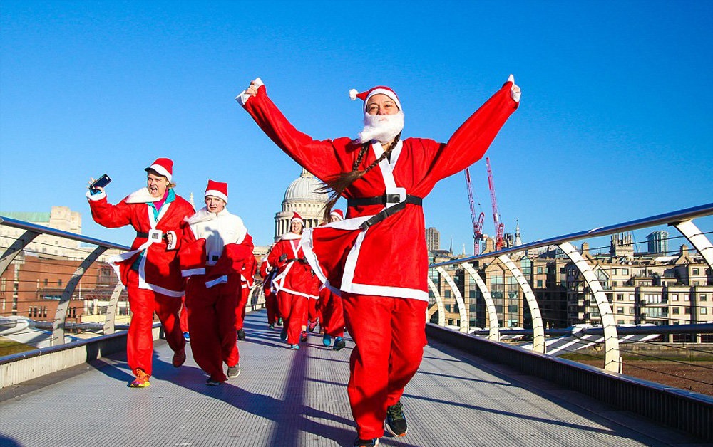 تصاویر : مسابقه خیریه بابانوئل‌ها‎