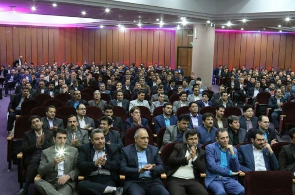 تصاویر/نشست مدیر بانک ملی با کارمندان شعب اصفهان