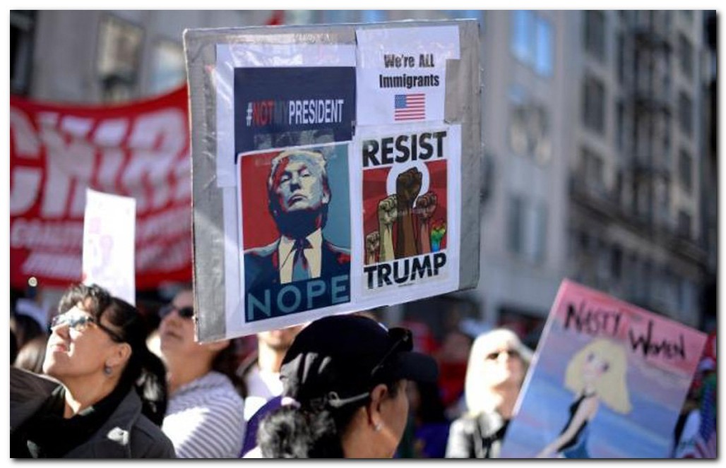 تصاویر : ادامه تظاهرات علیه ترامپ در آمریکا