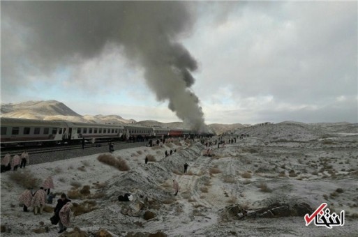 31 کشته و بیش از 72 مصدوم در برخورد دو قطار در سمنان/ اورژانس کشور: کشته‌های این حادثه به‌قدری‌است که ایران را عزادار کند؛ حریق واگن‌ها هنوز خاموش نشده؛ اطلاع دقیقی از شمار کشته‌شدگان نداریم +تصاویر