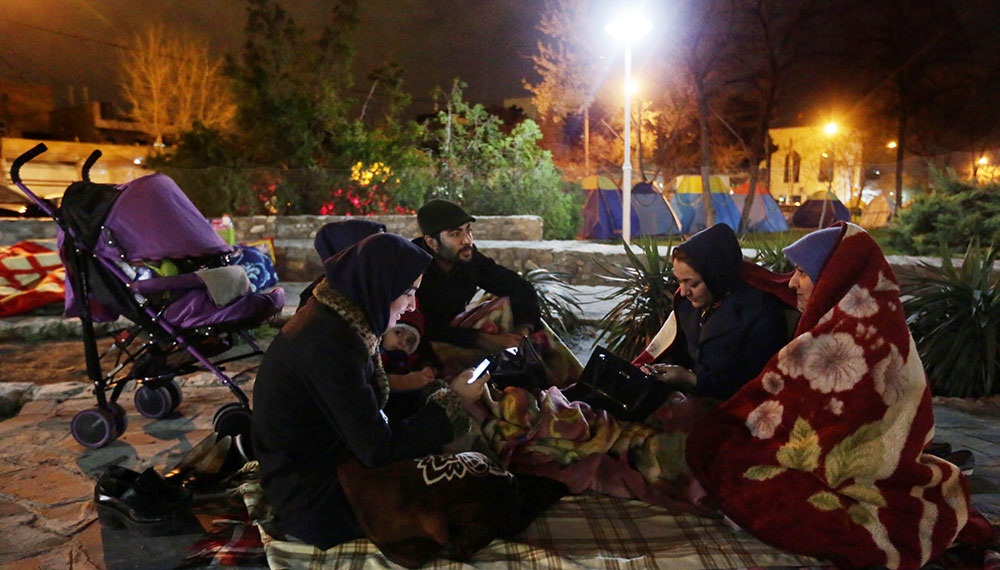 تصاویر : واکنش مردم مشهد پس از زلزله 6ریشتری