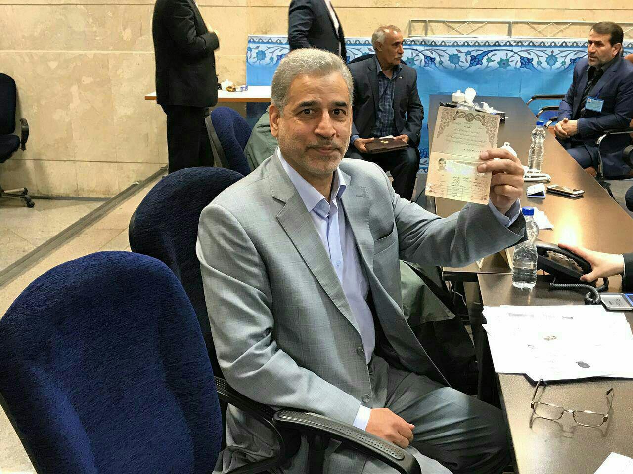 عکس/ ثبت نام وزير جهادكشاورزی دولت دهم در انتخابات عکس/ ثبت نام وزير جهادكشاورزی دولت دهم در انتخابات