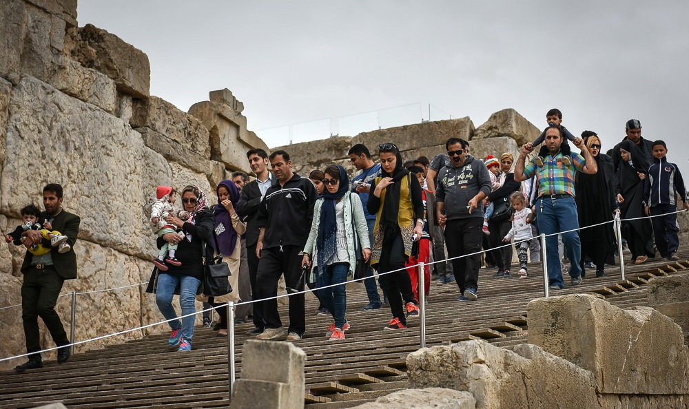 تصاویر : گردشگران نوروزی در میراث جهانی تخت جمشید