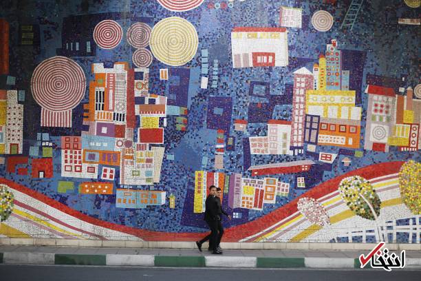 عکس/ نقاشی با کاشی‌های شکسته روی دیوارهای تهران