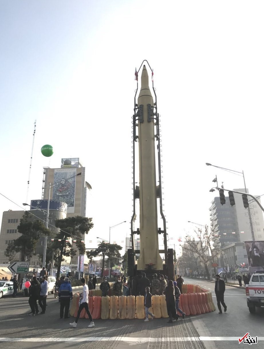 نمایش موشک ۲۰۰۰ کیلومتری سپاه در خیابان آزادی تهران +عکس