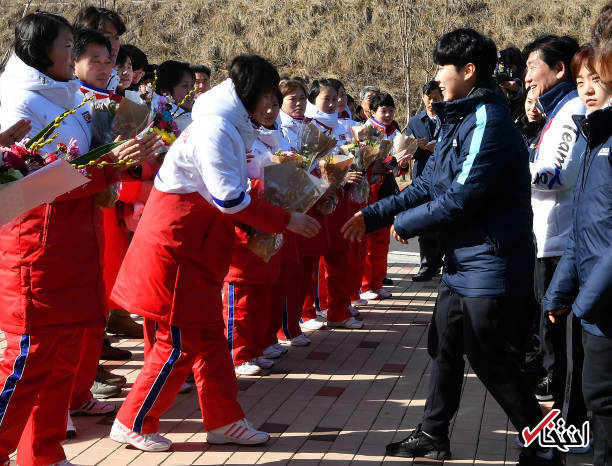 تصاویر : استقبال از تیم هاکی روی یخ زنان کره شمالی هنگام ورود به کره جنوبی