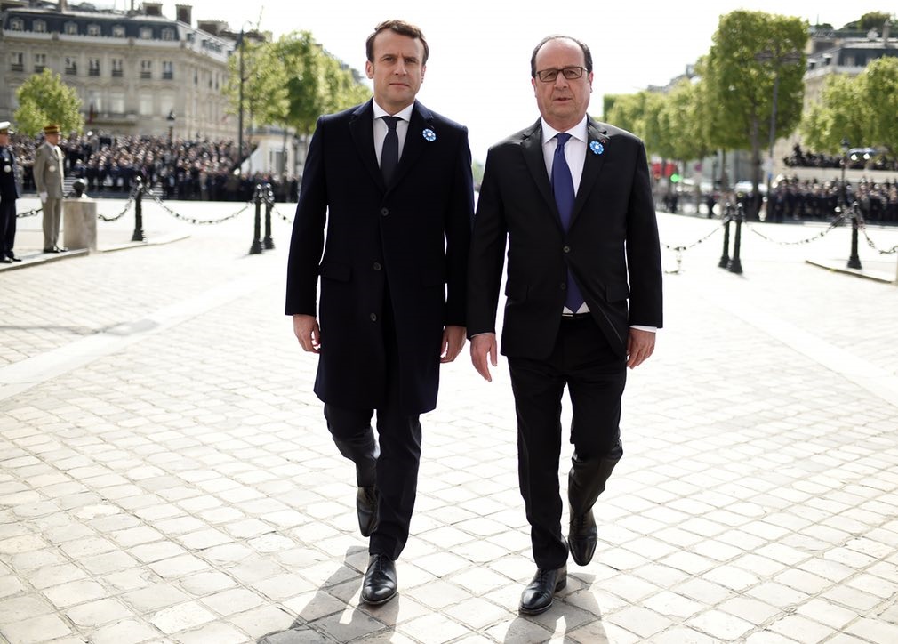 عکس/ قدم زدن رئیس‌جمهور قدیم و جدید فرانسه در کنار هم
