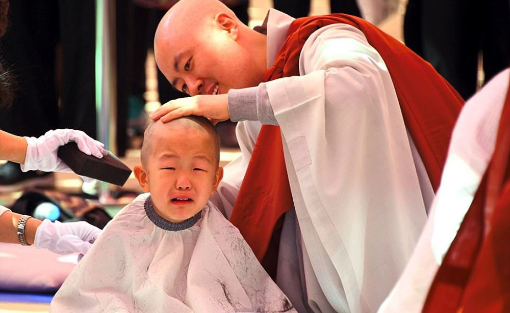 تصاویر : تراشیدن سر کودکان بودایی در کره جنوبی